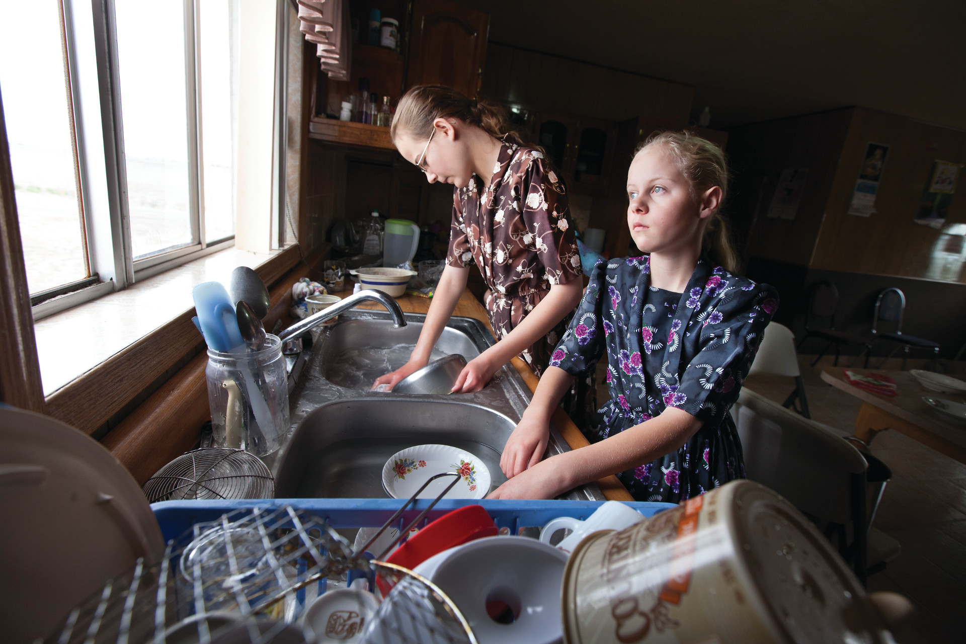 <small>The oldest girls, Suzie and Greta, do the dishes.</small>