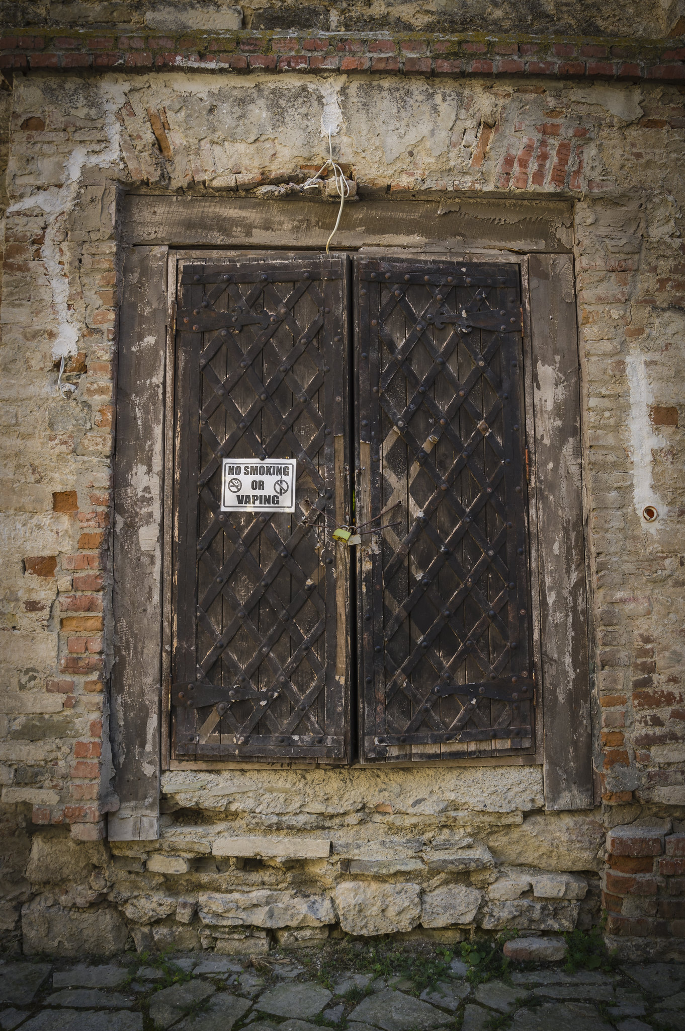 <small>Old doorway, Ukraine</small>
