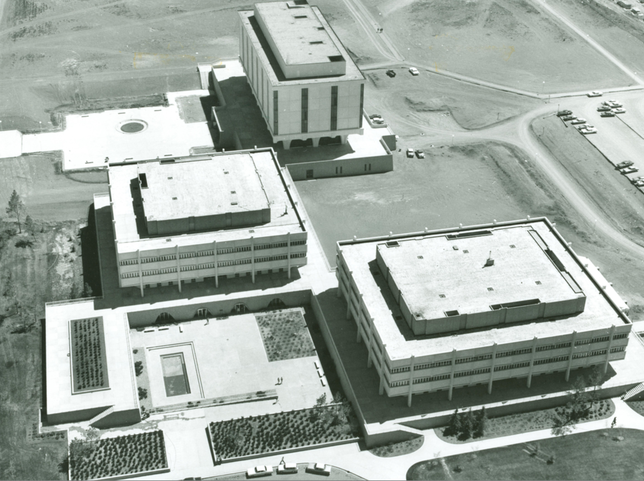 Minoru Yamasaki’s original three buildings on the new Regina Main Campus. Buildings on University of Regina Campus, early 1970s.